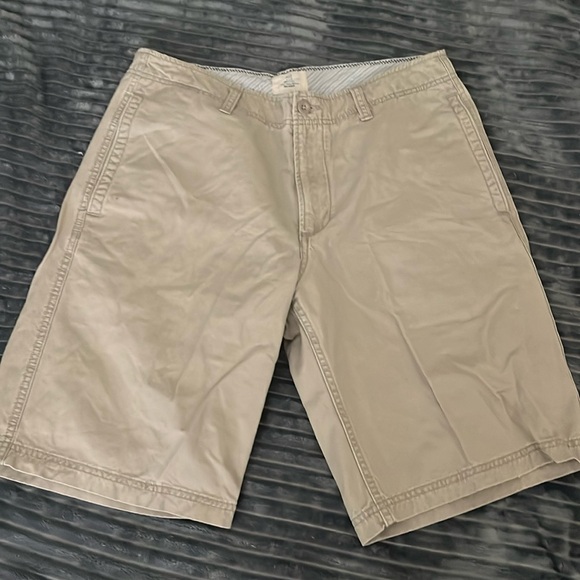 Men’s Sz 32 Gap Khakis Relaxed Fit Khaki shorts - Picture 1 of 5
